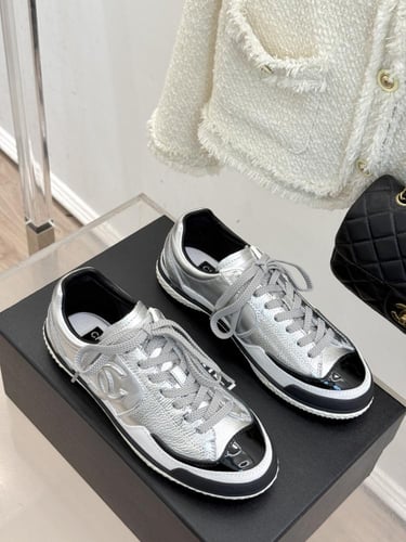 سنيكرز شانيل