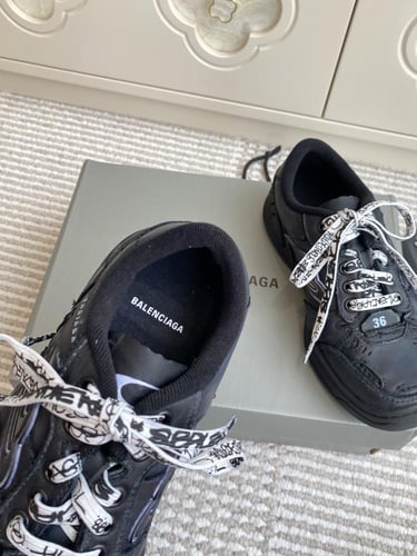 حذاء بالنسياقا