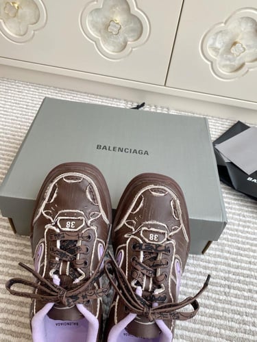 حذاء بالنسياقا