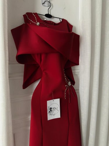 فستان احمريكاء