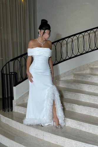 فستان سهرة اوف شولدر مزين بفتحت الفخذ وبكرانش