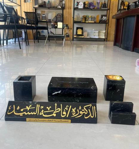 طقم مكتب رخام طبيعي بالاسم لون اسود