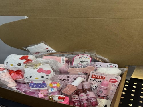 بوكس skin care هيلوكيتي