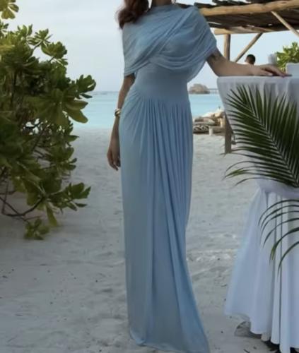 فستان ازرق بتصميم أنيق ورائع