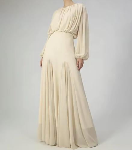 فستان طويل واسع وأنيق بأكمام طويلة