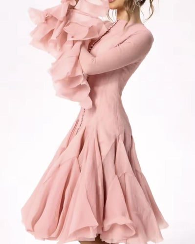 فستان أنيق ، قصير ، أكمام طويلة