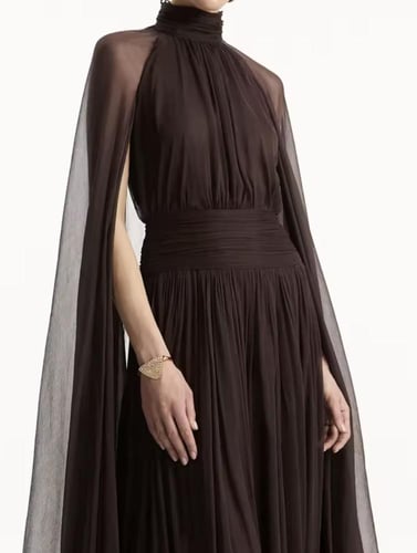 فستان نسائي بتصميم مميز