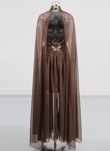 فستان نسائي بتصميم مميز