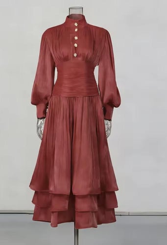 فستان أنيق بأكمام طويل وياقة عالية