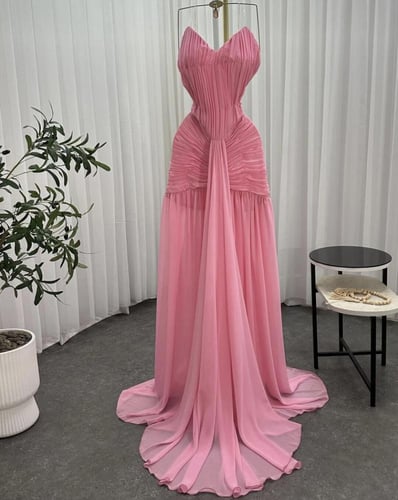 فستان سهرة وردي طويل