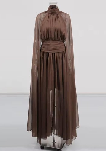 فستان نسائي بتصميم مميز