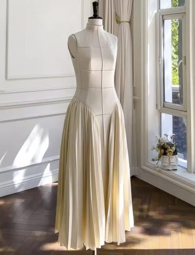 فستان ناعم بلا أكمام بتصميم راقي وعلى الموضة بلون...