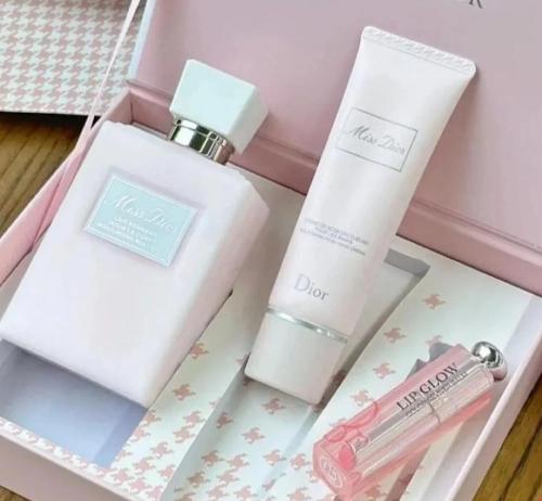 Mise Dior collection