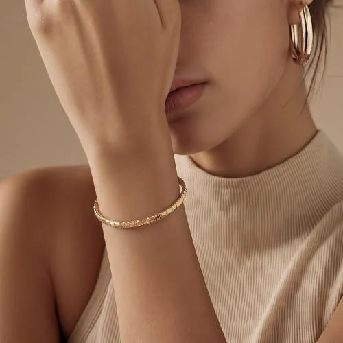 غويشه ذهب عيار 21 الوزن 12.18 جرام
