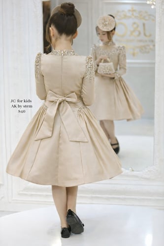 فستان البريق ملكي مع شنطه واكسسوار شعر فقط