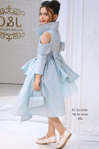 فستان نافش مع سلسال وشنطه