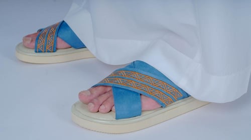حذاء رجالي ازرق وبيج