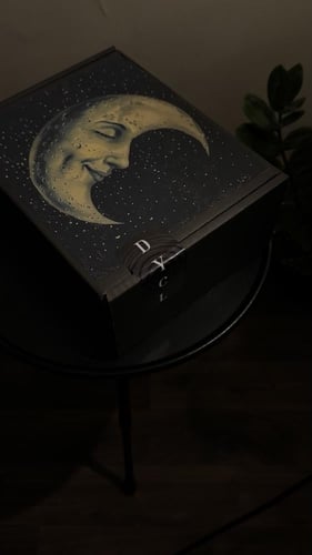 Moon box