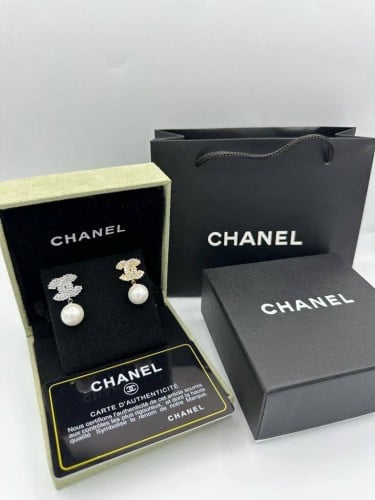 حلق أذن beautiful woman