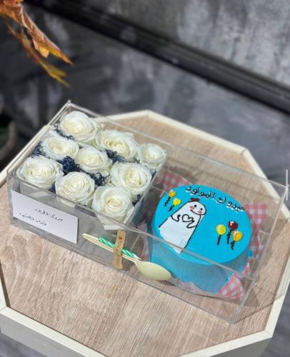 كيك كوري مع ورد طبيعي في بوكس اكريلك فاخر هدايا مو...