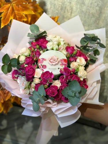 شوكولاته بستاني الفاخرة منسقة وسط بوكيه ورد بيبي ر...