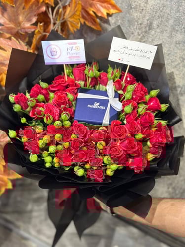 سلسال المرأة الحسناء golden color كرستال مربع