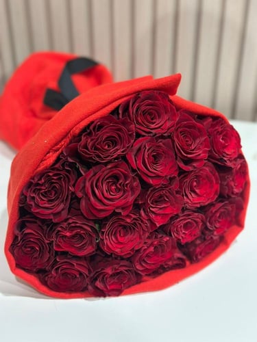 بوكيه ورد جوري احمر فاخر عدد 20 مغلف ب شال ميكاسا...