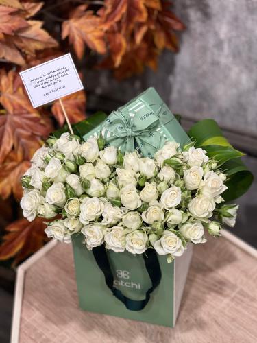 شوكولاتة باتشي منسقة داخل كيس باتشي بورد بيبي روز...