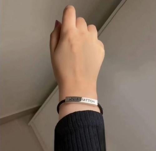 اسورة نسائية لون فضيMy heart