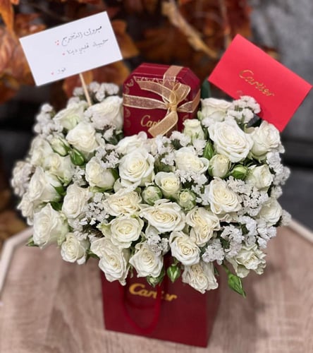 اسورة نسائية لون فضي خيط أسود beautiful woman