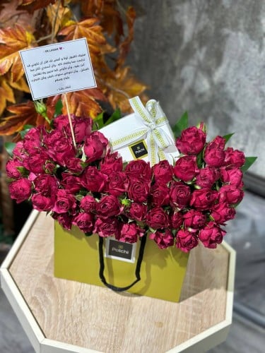 شوكولاتة باتشي منسقة ب ورد بيبي روز أحمر ع الكيس