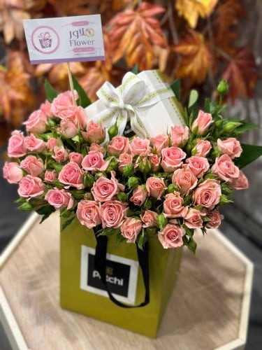 شوكولاته باتشي منسقة على الكيس بورد بيبي روز طبيعي...