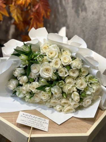 باقة ورد بيبي روز أبيض مع الأسترومريا