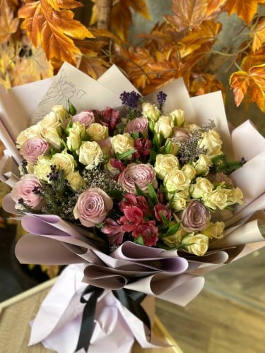 باقة ورد بتشكيلة ورود مميزة منوعة