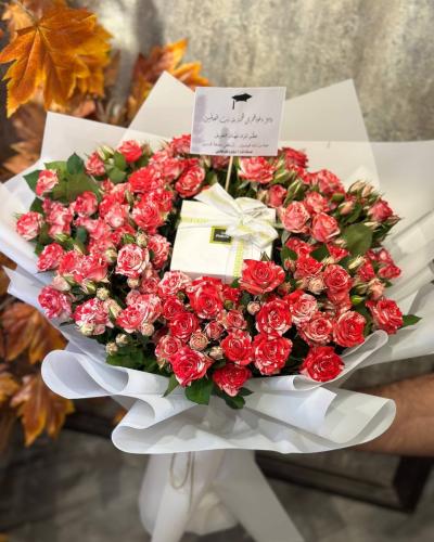 شوكولاتة باتشي وسط بوكيه ورد بيبي روز Mix max