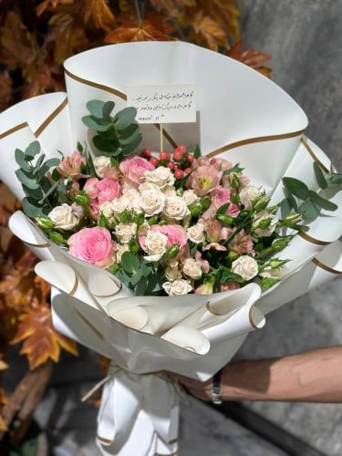 باقة ورد ب ورود منوعة فاخرة