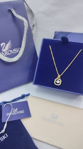 سلسال المرأة الحسناء golden color كرستال مربع