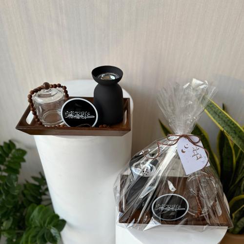 هدية رمضانية (صينية خشبية وفازا و مبخرة واكريلك وس...