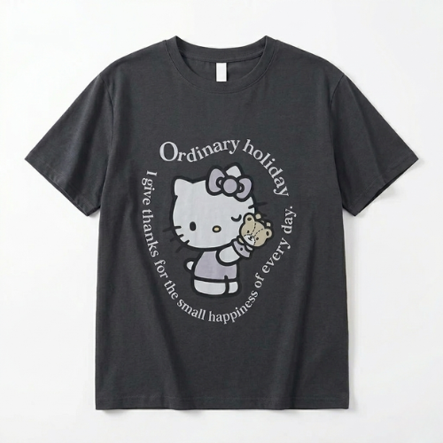 تيشيرت قطني "Ordinary Holiday" بتصميم شخصية كيتي و...