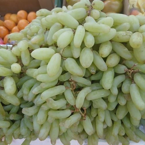 عنب طويلل بدون بذر ابيض 500جرام