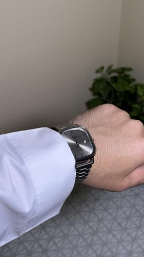 ساعة كاسيو فضي وميناء رمادي