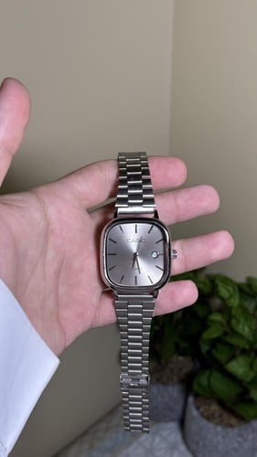 ساعة كاسيو فضي وميناء رمادي