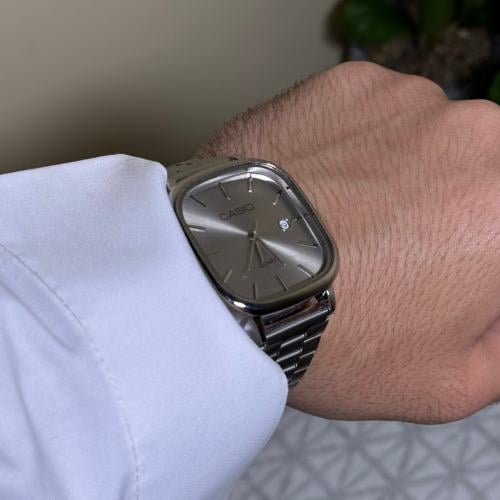 ساعة كاسيو فضي وميناء رمادي