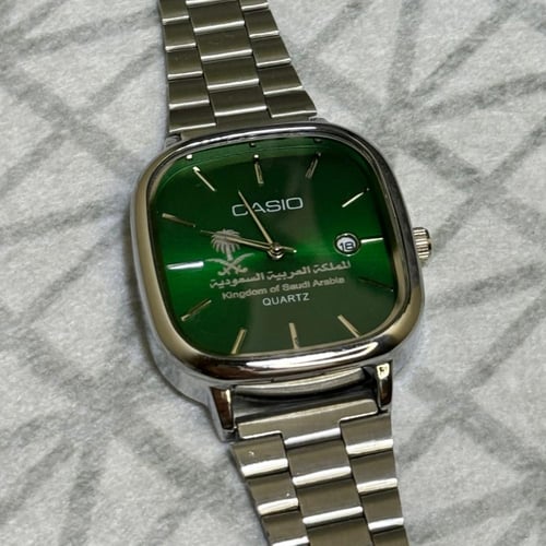 ساعة كاسيو بنقش خاص بالمملكة (فضي وميناء اخضر)