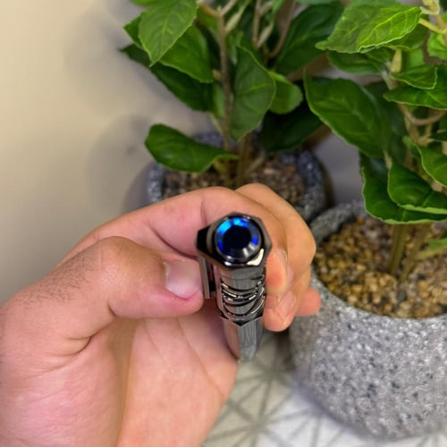 قلم سري سداسي اسود بياقوتة زرقاء