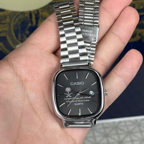 ساعة كاسيو بنقش خاص بالمملكة فضي وميناء تيتانيوم