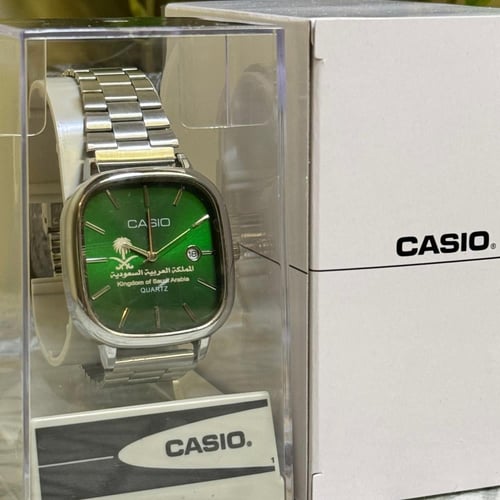 ساعة كاسيو بنقش خاص بالمملكة (فضي وميناء اخضر)