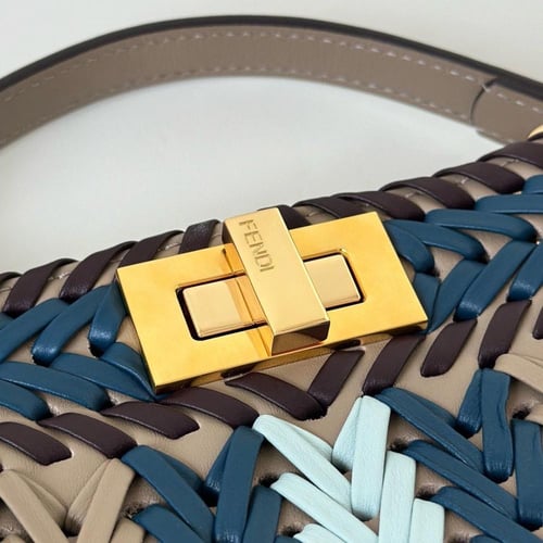 فندي بيكابو Fendi Peekaboo ISeeU Small Bag