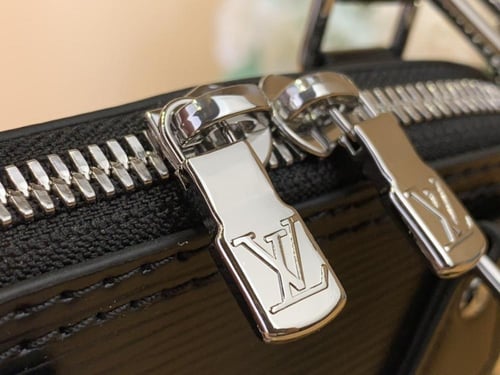 شنطة لوي فيتون