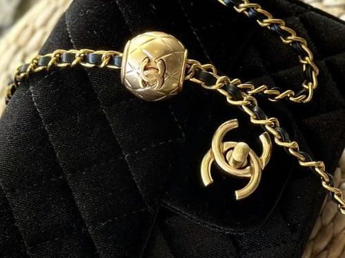 شنطة شانيل مخمل